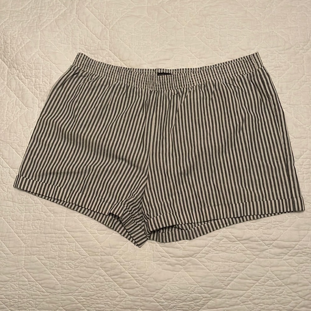 Violets & Roses 2XL shorts